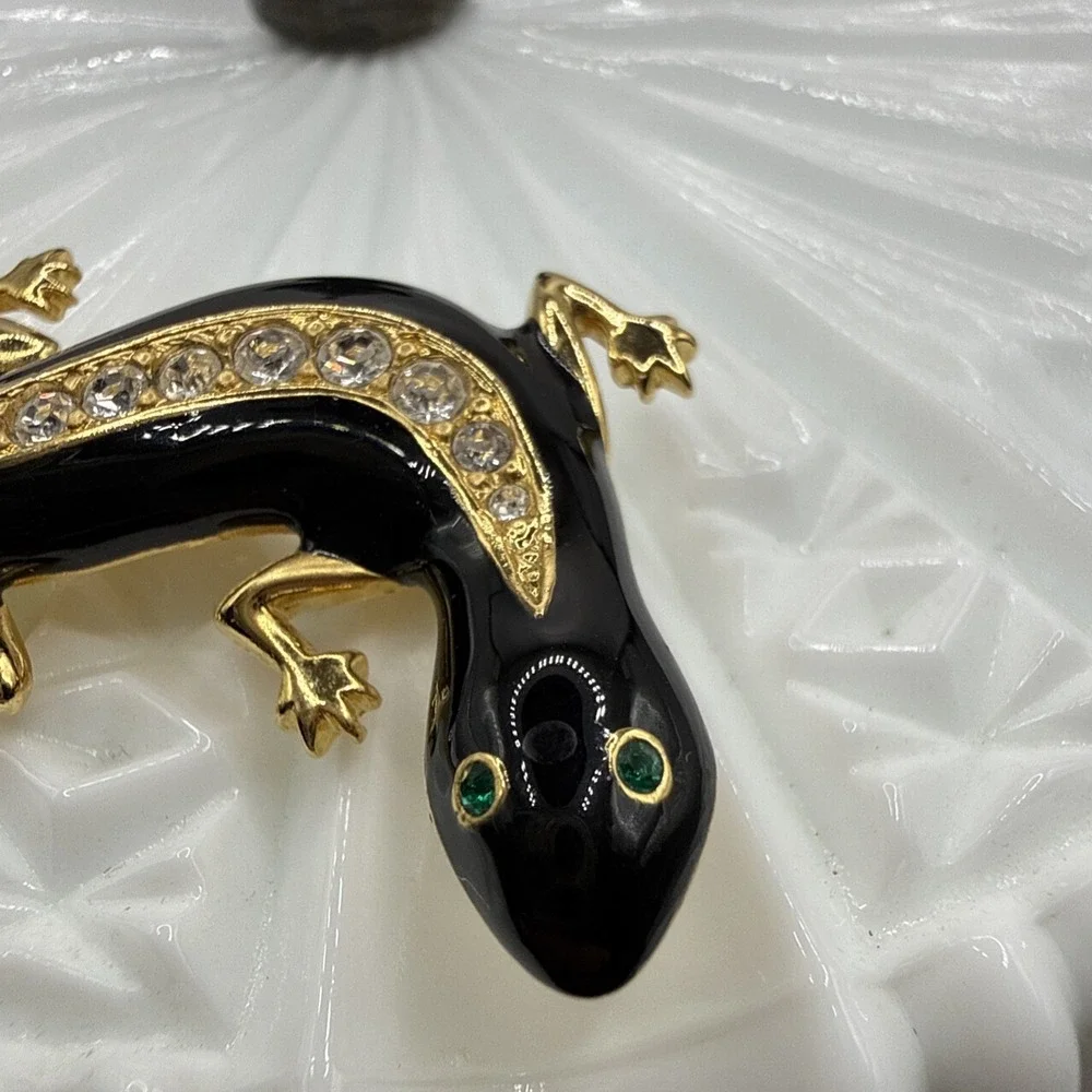 Vintage Brooch Gold Tone & Black Enamel LIZARD Rhinestones Green‎ Eyes Glam Pin